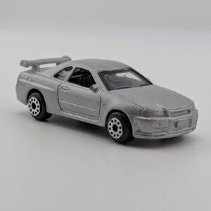 Nissan Skyline GT-R Diecast 1:64 – Silver JDM Classic (Loose)